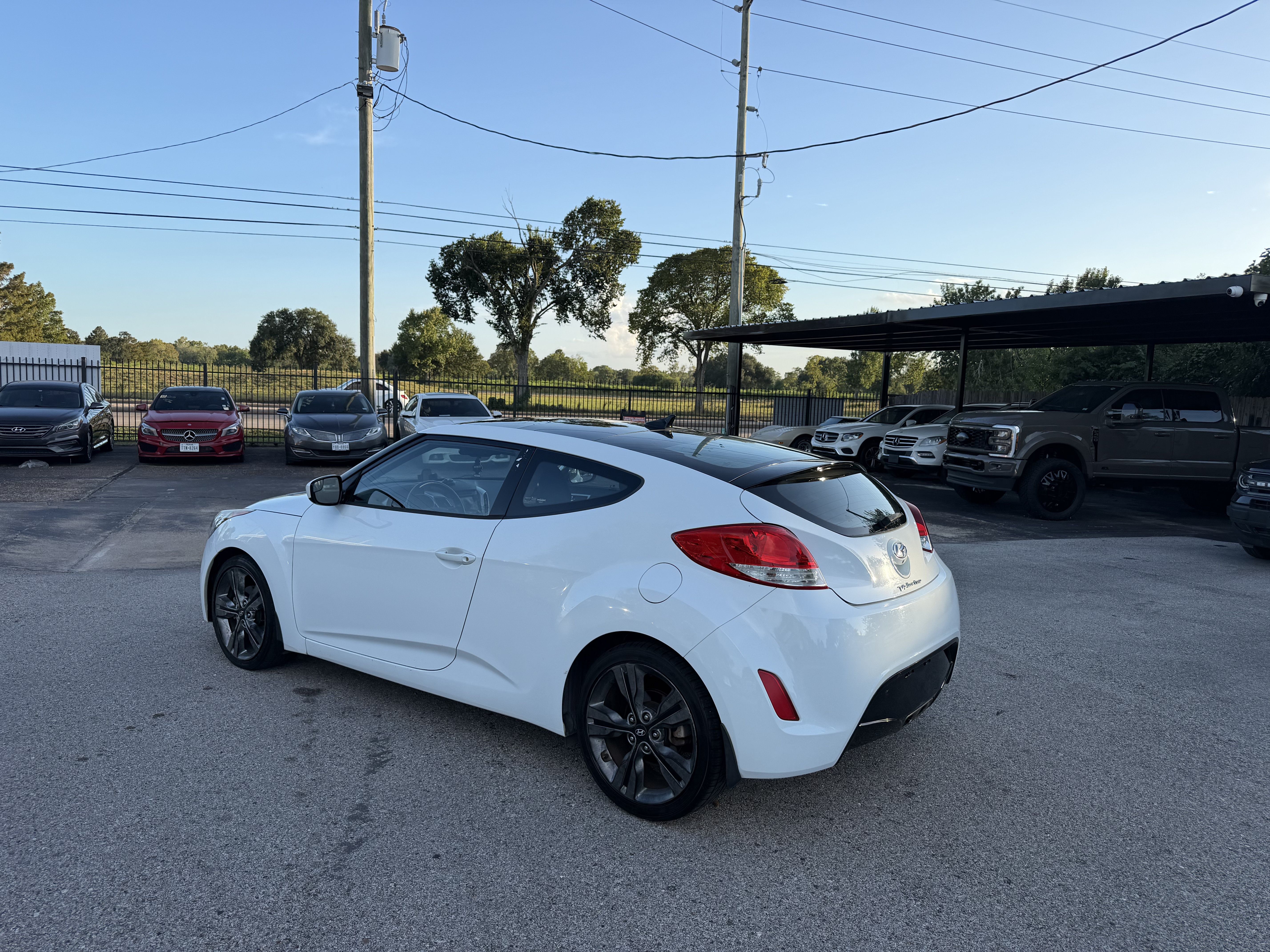 Used 2016 Hyundai Veloster w/ Option Group 02 FWD image 8