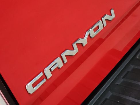 Used 2016 GMC Canyon SLT w/ Driver Alert Package image 25