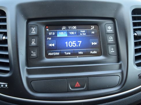 Used 2015 Chrysler 200 Limited w/ Convenience Group FWD image 17