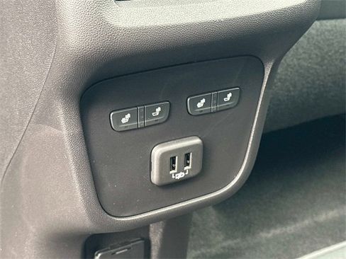 Used 2024 Chevrolet Equinox Premier image 18