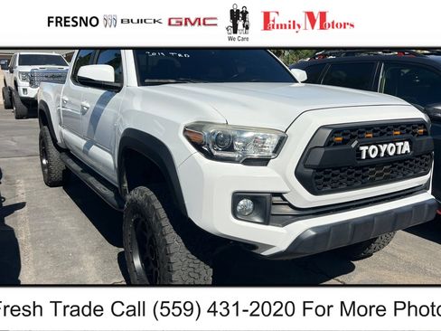 Used 2019 Toyota Tacoma TRD Off-Road w/ TRD Premium Off Road Package AWD/4WD image 3