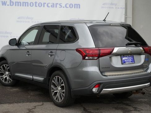 Used 2016 Mitsubishi Outlander SE AWD/4WD image 4
