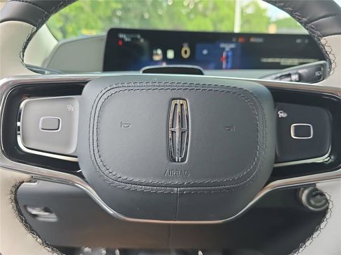 New 2026 Lincoln Navigator Premiere AWD/4WD image 23