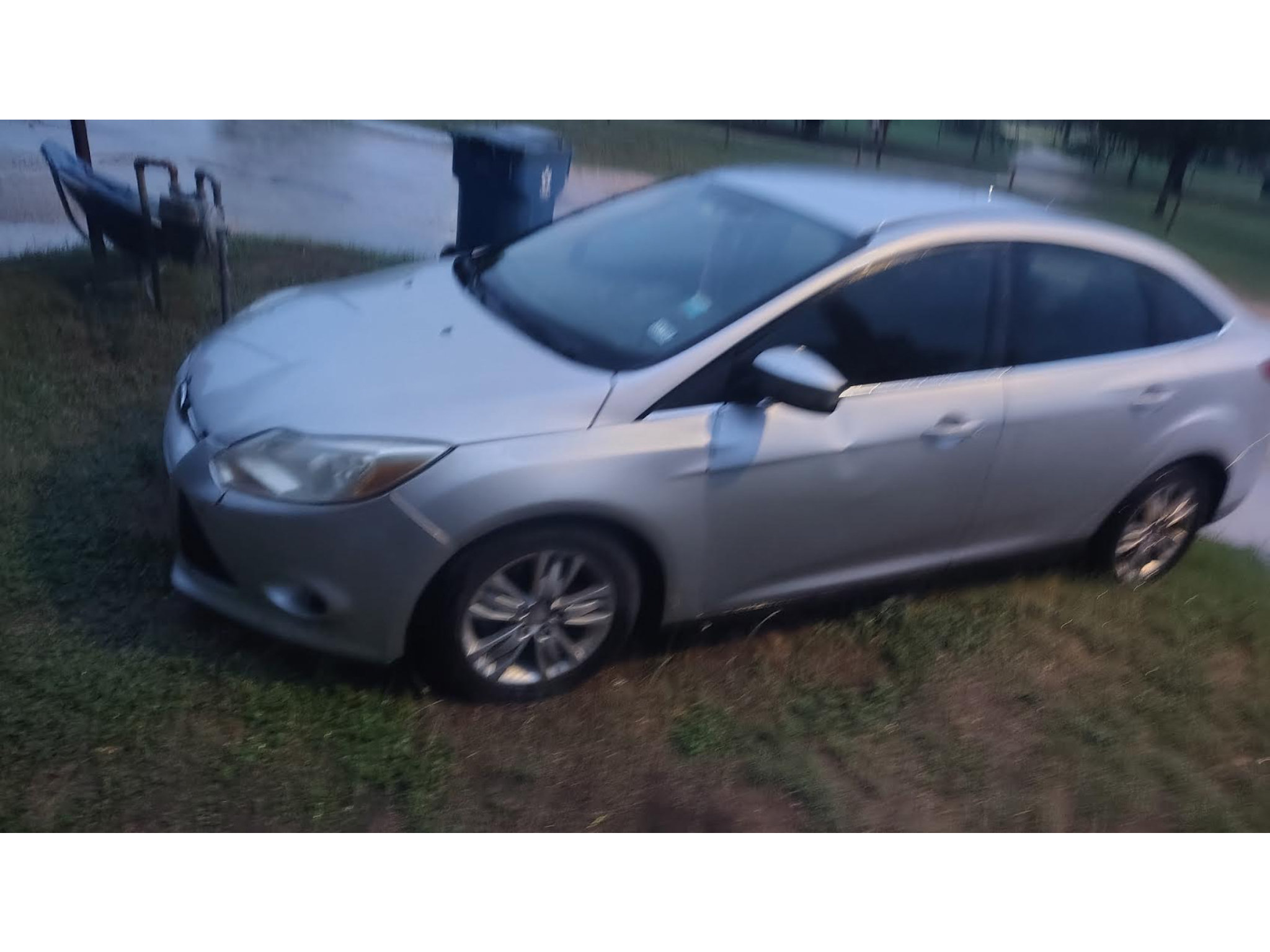 Used 2012 Ford Focus SEL FWD image 1