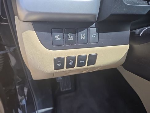 Used 2016 Toyota Highlander Limited Platinum AWD/4WD image 19