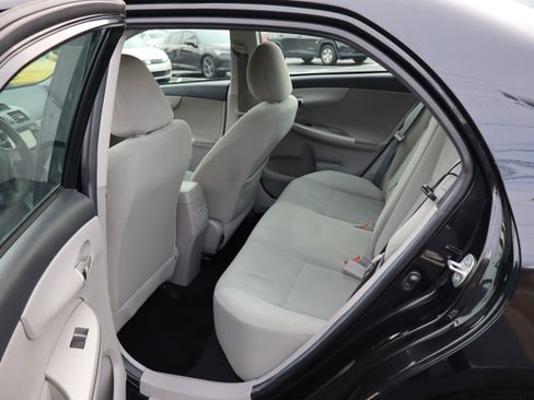 Used 2013 Toyota Corolla LE image 28