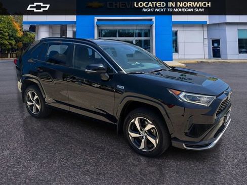 Used 2021 Toyota RAV4 SE w/ Weather & Moonroof Package AWD/4WD image 3