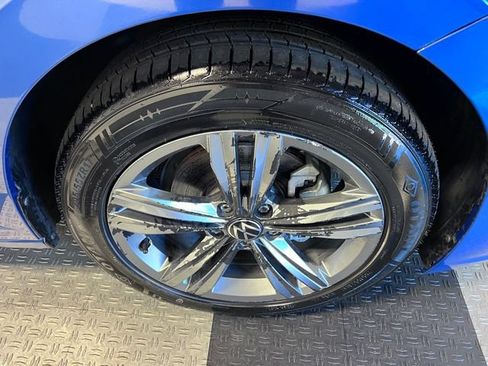 Certified 2024 Volkswagen Jetta SE FWD image 9