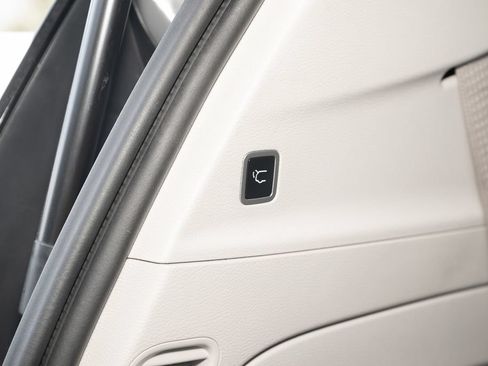 Used 2022 Chrysler Pacifica Touring-L FWD image 40