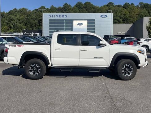 Used 2023 Toyota Tacoma TRD Off-Road w/ Advanced Technology Package AWD/4WD image 2