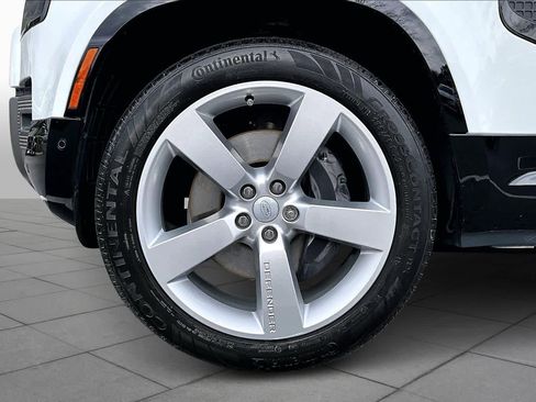 Used 2025 Land Rover Defender 110 X-Dynamic SE image 9