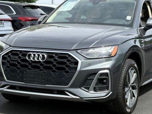 Used 2022 Audi Q5 2.0T Premium w/ Convenience Package AWD/4WD image 2