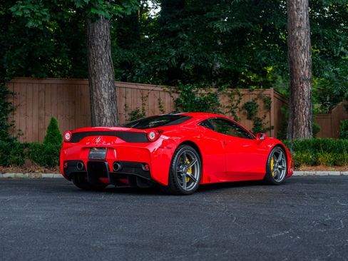 Used 2015 Ferrari 458 Speciale Coupe RWD image 6