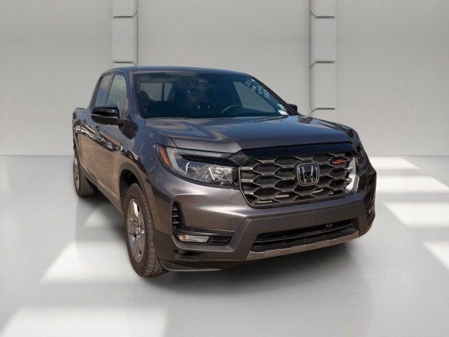 Used 2025 Honda Ridgeline TrailSport image 3