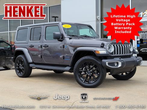 Used 2025 Jeep Wrangler Unlimited Sahara AWD/4WD image 1