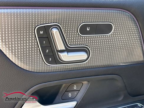 Used 2022 Mercedes-Benz GLB 250 4MATIC image 27