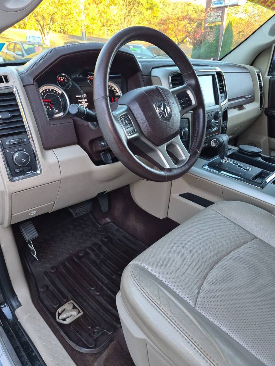 Used 2013 RAM 1500 Laramie w/ Convenience Group AWD/4WD image 17