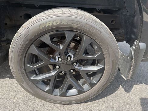 Used 2019 Chevrolet Silverado 1500 Custom w/ Custom Value Package AWD/4WD image 12