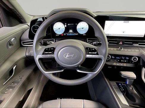 Used 2024 Hyundai Elantra SEL FWD image 8