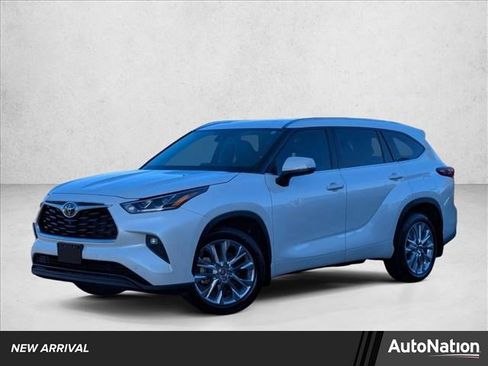 Used 2021 Toyota Highlander Limited image 1