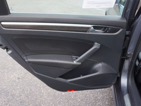 Used 2017 Volkswagen Passat 1.8T SE image 34