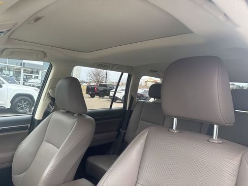 Used 2021 Lexus GX 460 Premium w/ Premium Package image 32