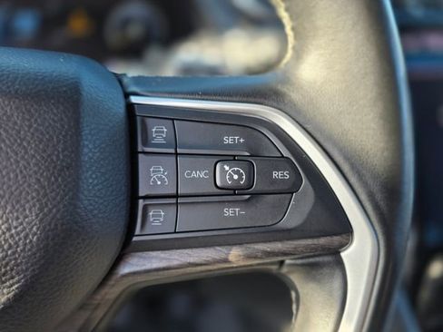 Used 2022 Jeep Grand Cherokee L Limited AWD/4WD image 29