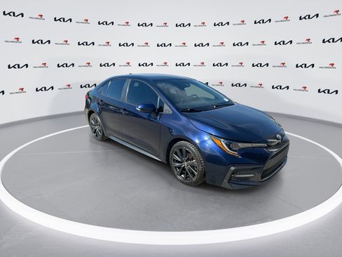 Used 2022 Toyota Corolla SE image 2