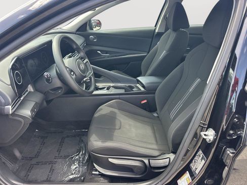 Used 2024 Hyundai Elantra SEL FWD image 8