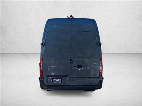 Used 2022 Mercedes-Benz Sprinter 4500 image 7