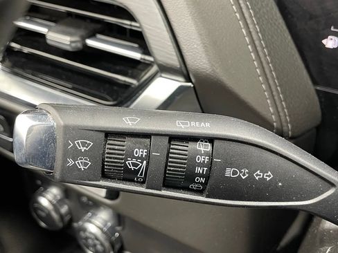 Used 2025 GMC Yukon Denali AWD/4WD image 33