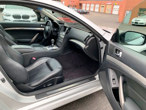 Used 2010 INFINITI G37 Journey w/ Premium Pkg image 14