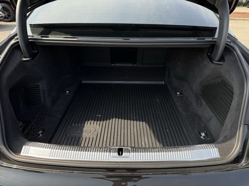 Used 2024 Audi S8 AWD/4WD image 32
