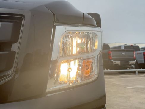 Used 2021 Nissan Titan SV w/ SV Convenience Package image 10