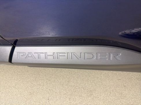 Used 2024 Nissan Pathfinder SV image 5