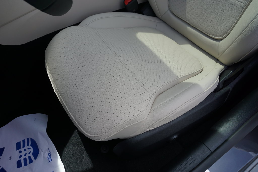 Used 2025 Mercedes-Benz C 300 4MATIC Sedan image 43