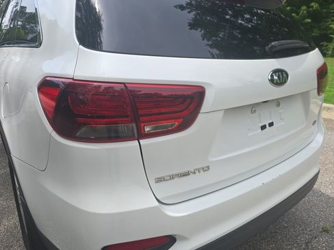 Used 2019 Kia Sorento FWD image 32