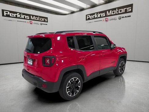 Used 2023 Jeep Renegade Latitude AWD/4WD image 5