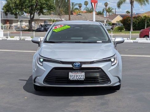 Used 2025 Toyota Corolla LE FWD image 2