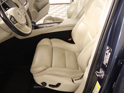 Used 2018 Volvo XC90 T6 Momentum w/ Convenience Package AWD/4WD image 12