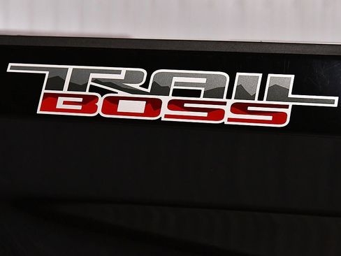 Used 2021 Chevrolet Silverado 1500 LT Trail Boss w/ Convenience Package II image 11