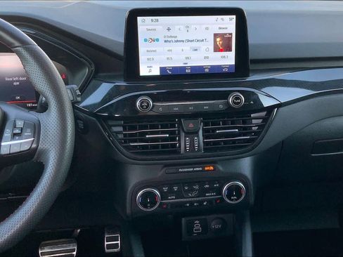 Used 2024 Ford Escape ST-Line image 12