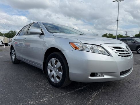 Used 2007 Toyota Camry XLE FWD image 3