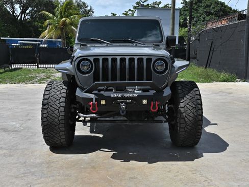 Used 2019 Jeep Wrangler Unlimited Sahara AWD/4WD image 2