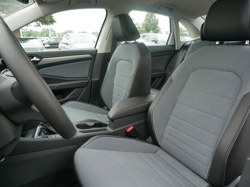 New 2025 Volkswagen Jetta SE image 4