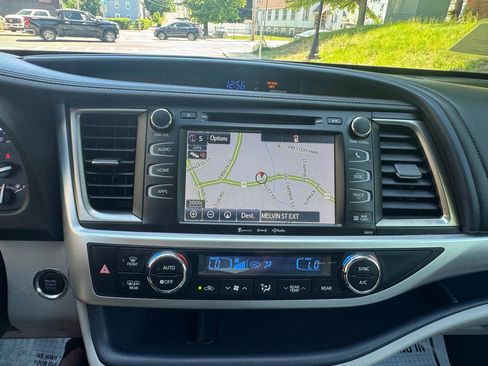 Used 2017 Toyota Highlander XLE AWD/4WD image 20