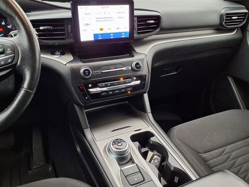Used 2020 Ford Explorer XLT w/ Comfort Package image 7