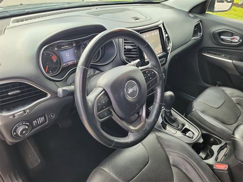 Used 2019 Jeep Cherokee Limited image 21