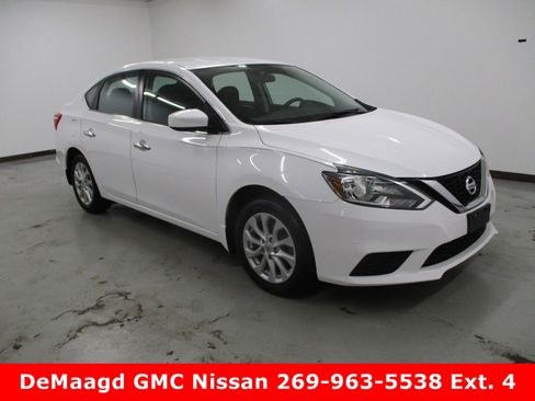 Used 2019 Nissan Sentra SV image 1
