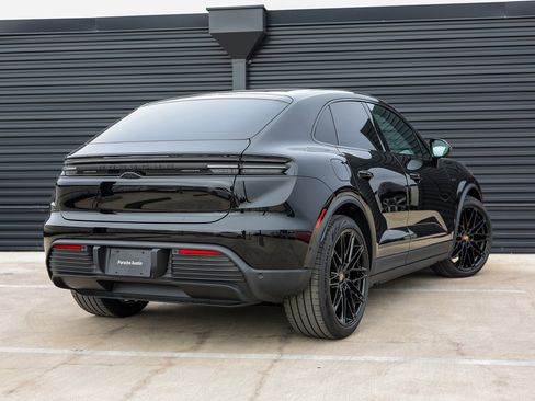 New 2025 Porsche Macan 4S Electric image 7